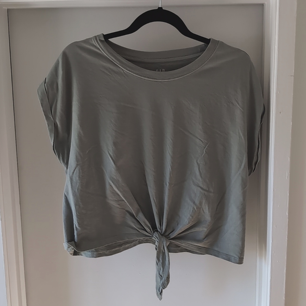 Sage green casual gap tshirt